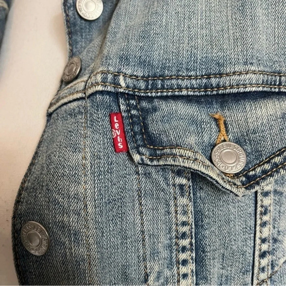 Levi’s • Original Trucker Jacket in Jeanie Medium Wash - Picture 5 of 8